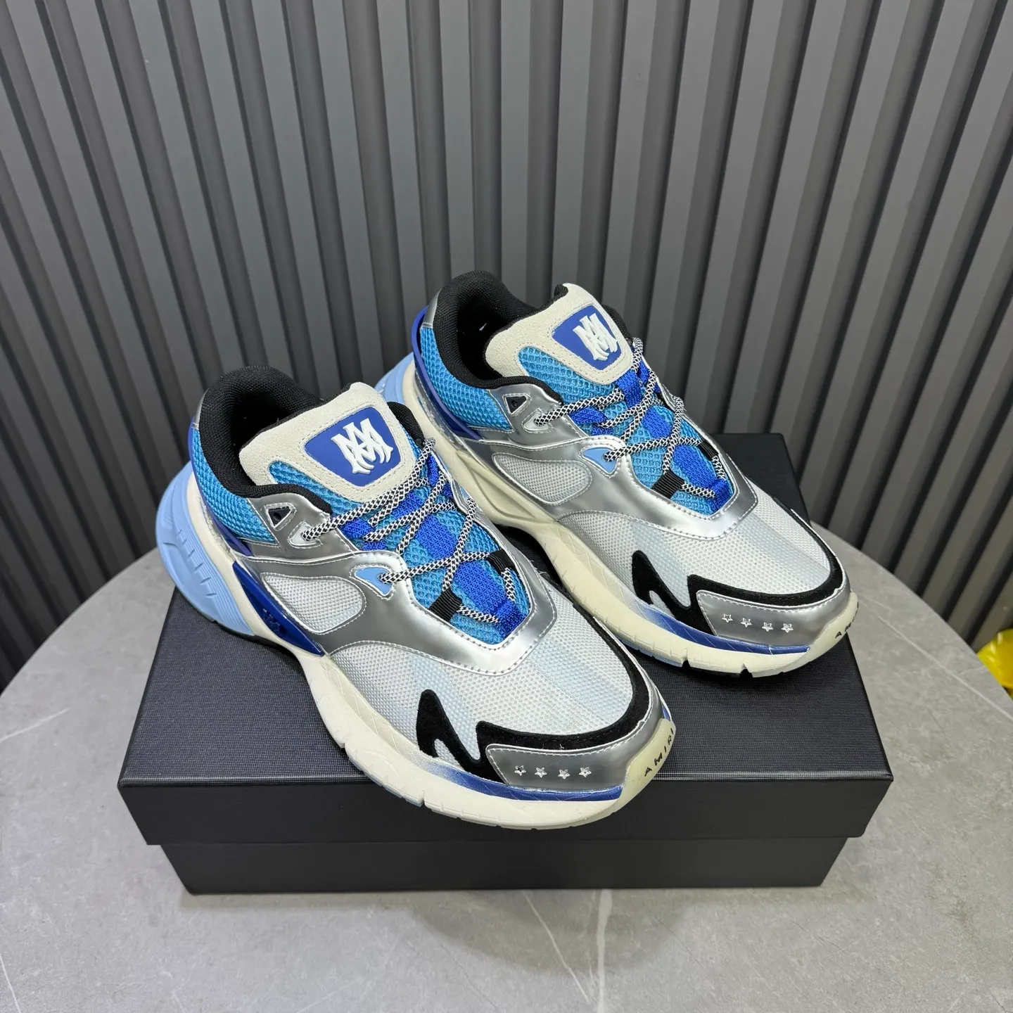 [AMIRI Amir] P: 760💰Size for couples: Female 35-40; Male 39-44; (Customized at 45.46) AMIRI Amir New Autumn and Winter Products New Autumn Latest Catwalk Couple Color Block Bread Casual Sports Shoes Series 〰 Casual fashion style full of details New generation of bone shoes popular classic upgrades Super comfortable and super popular! AUTRY is an exclusive version of AUTRY couple casual shoes from a high street brand in Los Angeles. Many celebrity Internet celebrities have the same style. Chinese new rapper Xiaobai Gali, Wang Yibo, Yang Mi and other Internet celebrity bloggers are competing for their feet. The three-dimensional molded metal logo on the side of the AJ1 shoe is on par with Nike's popular Fog. The heroic value instantly has a bit of punk rock flavor, all showing fashion sense and street style... ▪ Upper: original custom-made cowhide + original custom-made breathable mesh ▪Inner lining: original customized breathable mesh ▪Outsole: original molded two-color TPU rubber combination outsole.